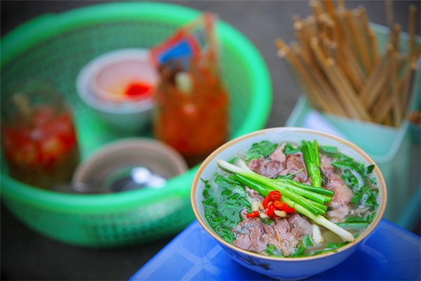 Phở bưng Hàng Trống